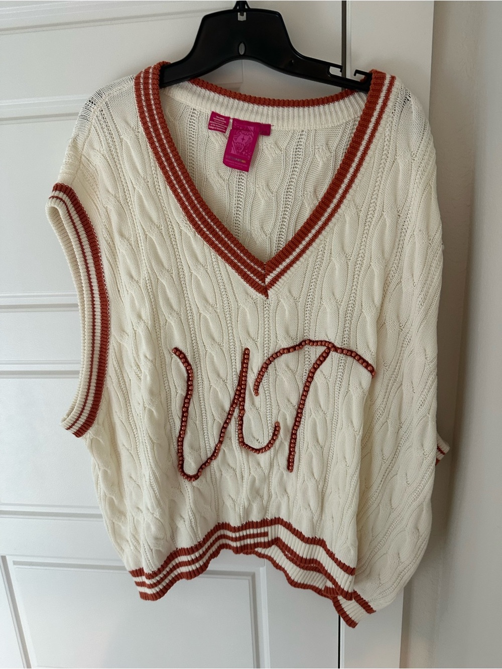 QUEEN OF SPARKLES Cream Cable-Knit V-Neck Sweater Vest with Rust Trim